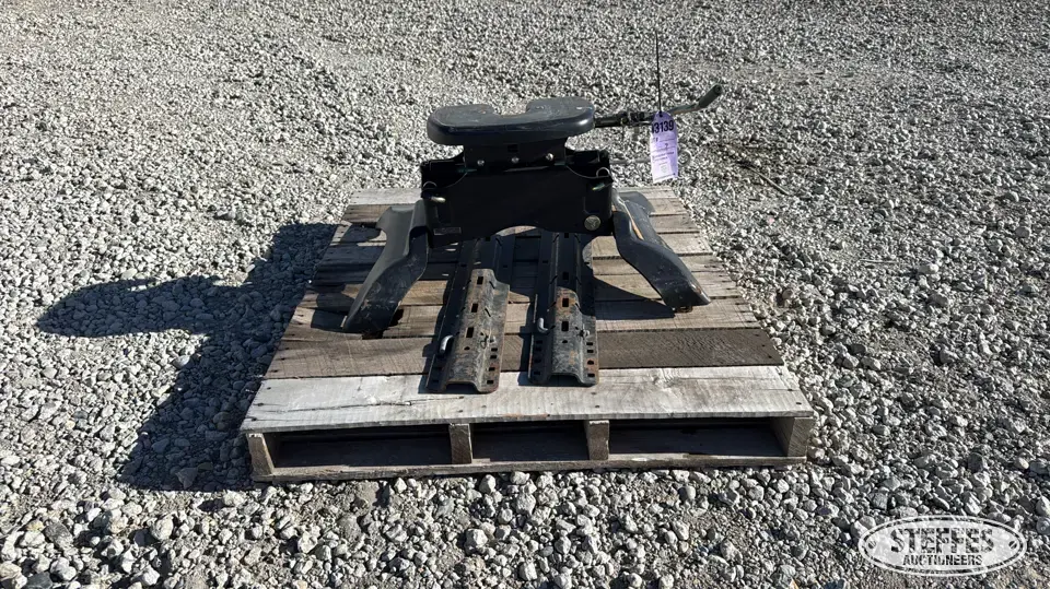 Curt 5th wheel hitch Truck-Trailer Part