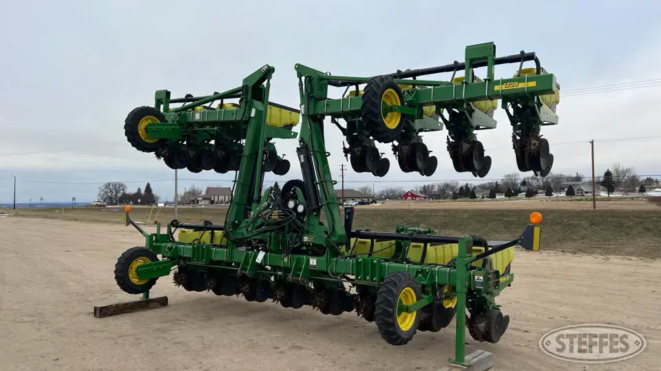 2005 John Deere 1720 12 or More Row Planter