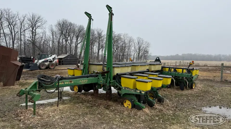 John Deere 7200 Conservation 12 or More Row Planter