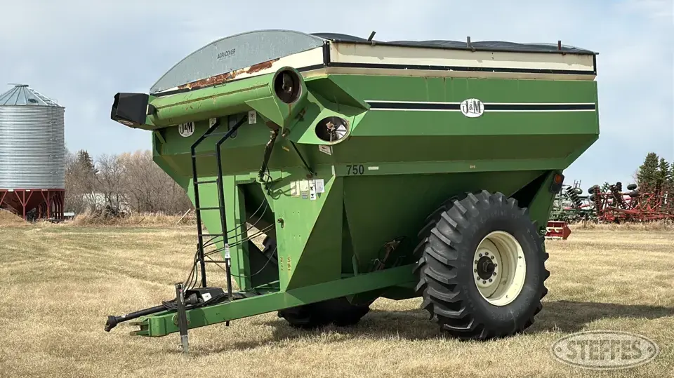 J&M 750-14 Grain Cart