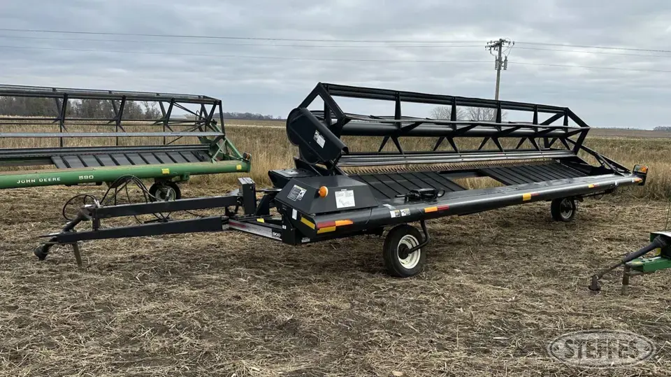 2001 MacDon Premier 1900 Pull-Type Swather
