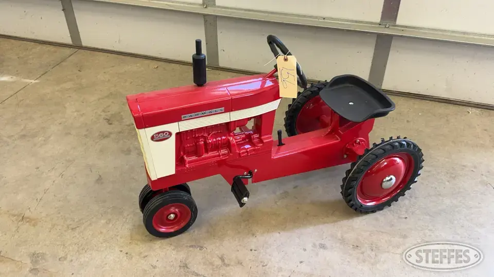 McCormick Farmall 560 Personal Property