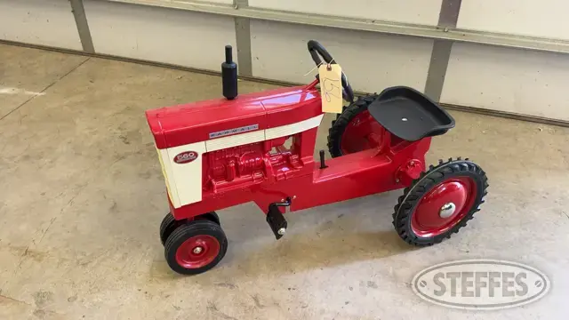 McCormick Farmall 560