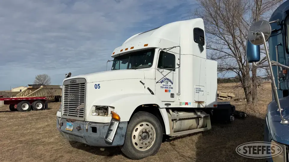1999 Freightliner FLD112 Conventional Truck with Sleeper