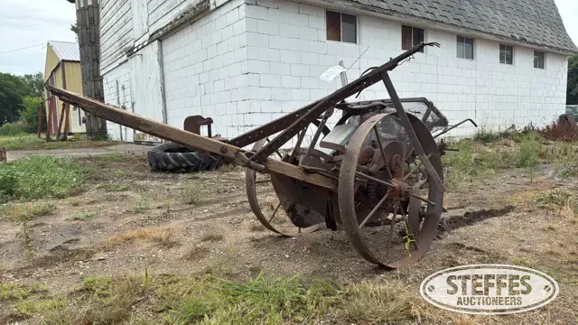 2-row potato planter