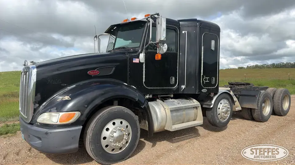 2008 Peterbilt 386 Conventional Truck with Sleeper
