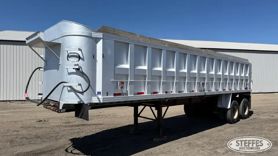 1979 Summit AD32 End Dump Trailer