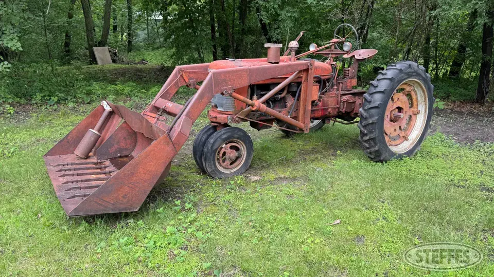 1943 Farmall H Collectible Tractor