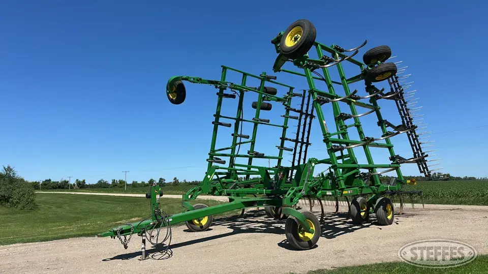 2011 John Deere 2410 Chisel Plow