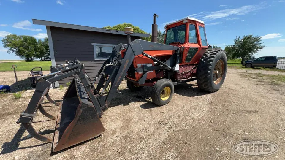 1975 Allis-Chalmers 7060 2WD Tractor