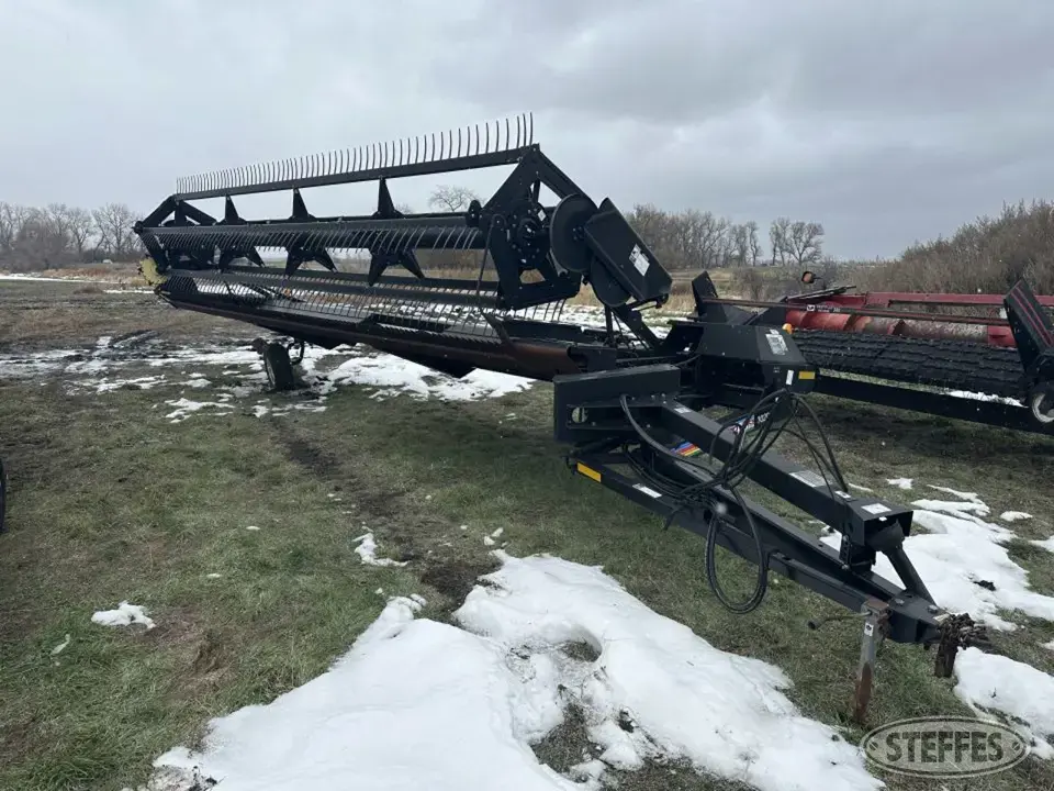 2002 MacDon 3020 Pull-Type Swather