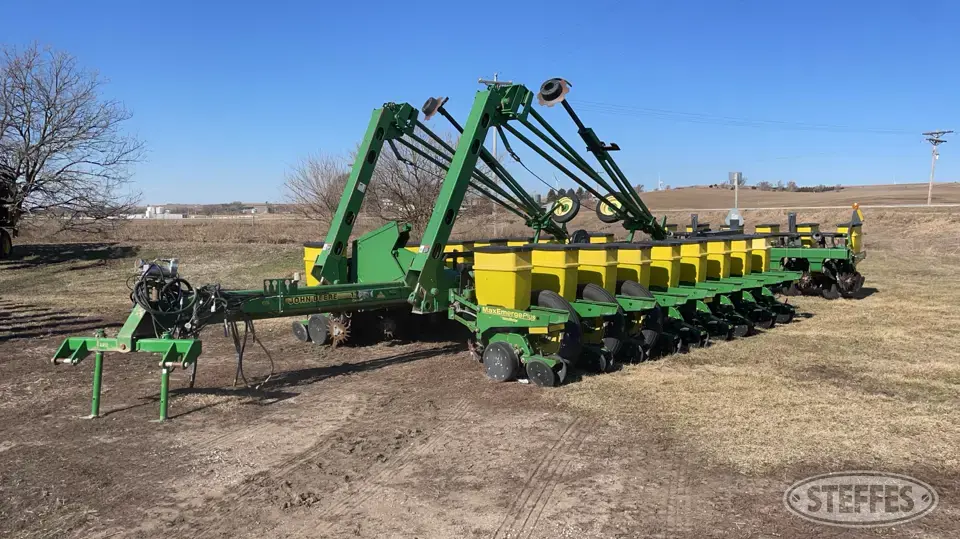 2002 John Deere 1770 Conservation 12 or More Row Planter