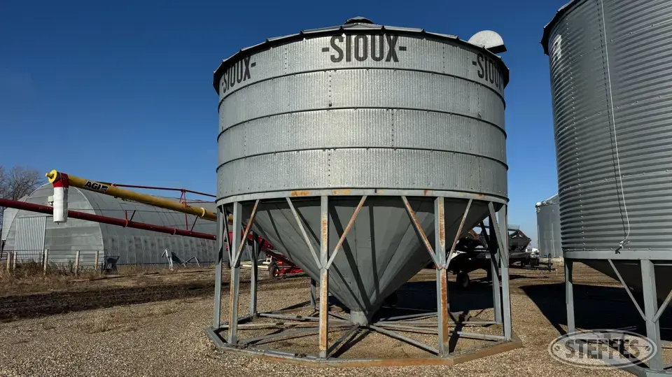Sioux hopper bin
