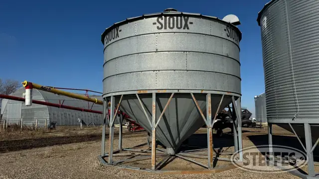 Sioux hopper bin