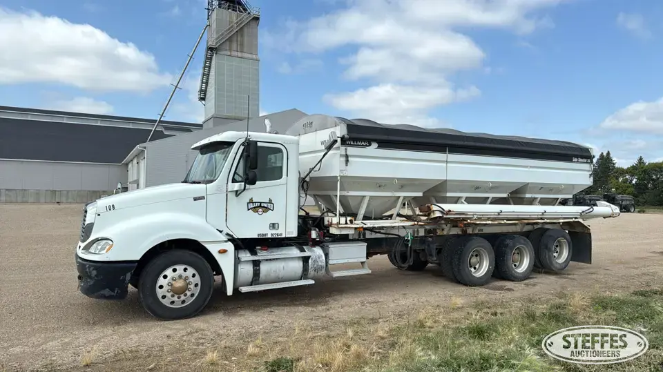 2005 Freightliner Columbia 120 Tender Truck