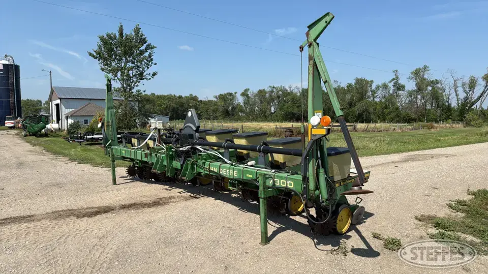 John Deere 7300 Less Than 12 Row Planter