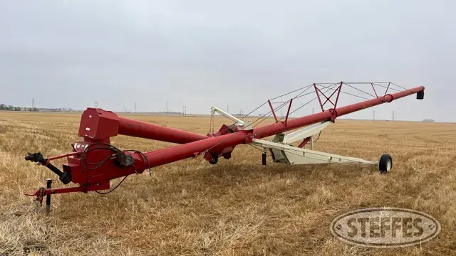 Buhler Farm King 1370