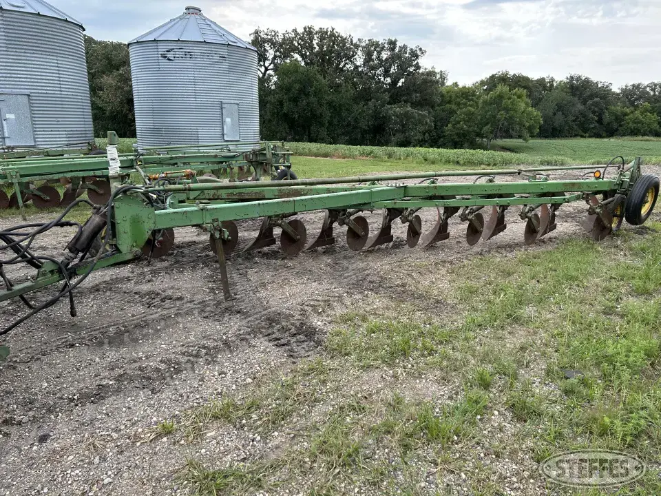 John Deere F380 Plow