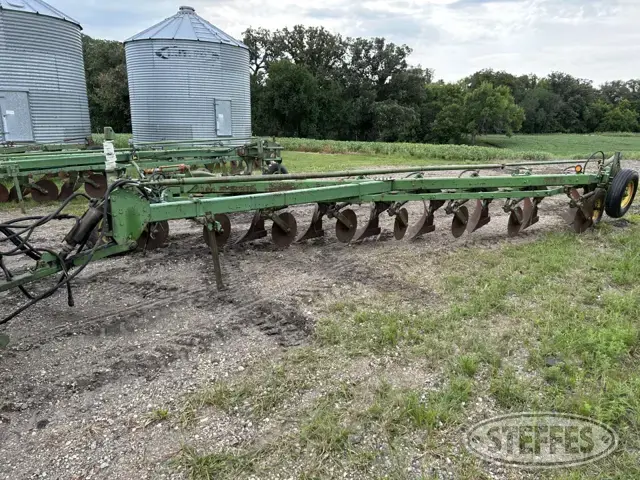 John Deere F380