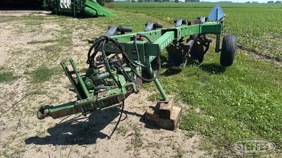 John Deere 2600 Plow