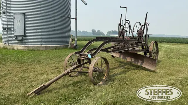 Pull-type grader