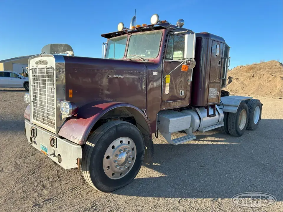 1981 Freightliner FLC120 Conventional Truck with Sleeper
