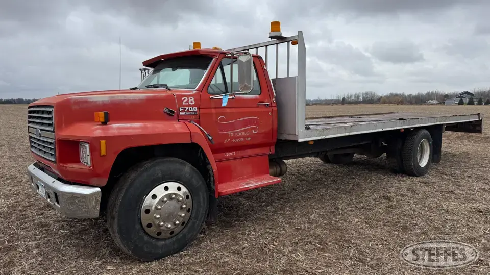 1988 Ford F700 Flatbed Truck