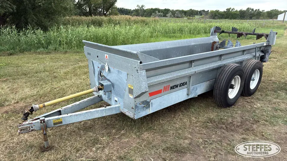 AGCO New Idea 3639 Manure Application Equipment