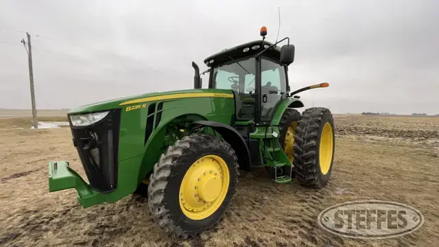 2014 John Deere 8235R