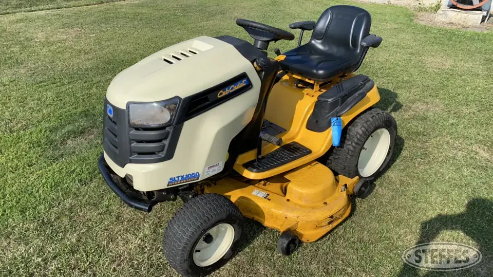 Cub Cadet SLTX 1050 Lawn Tractor