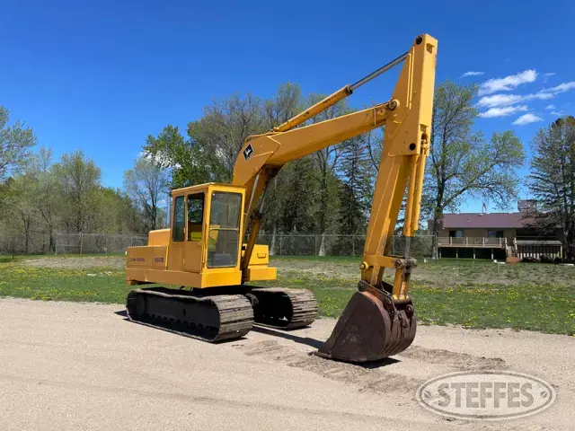 John Deere 690B
