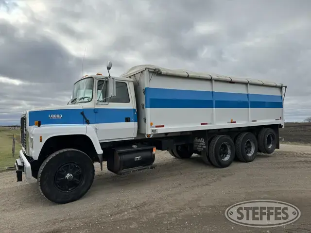 1993 Ford L8000