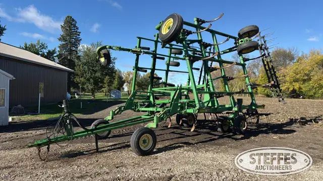 2002 John Deere 2400