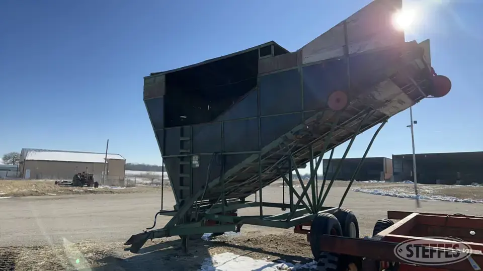 Balzer 1044 Forage Wagon