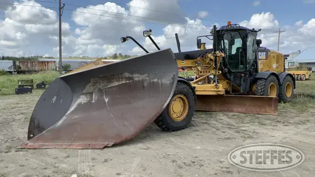 2014 CAT 140M2