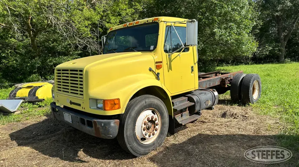 1994 International 4700 Cab and Chassis Truck