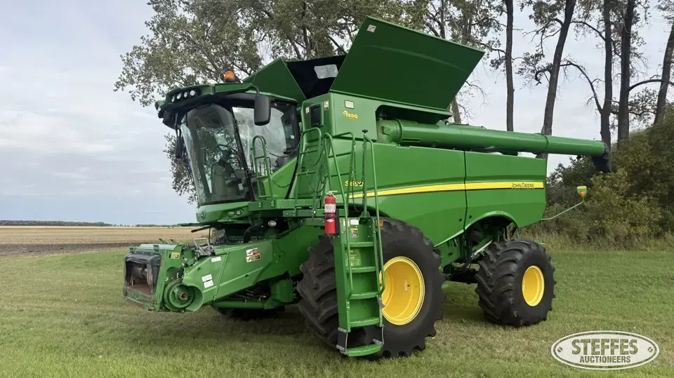 2013 John Deere S690 Combine