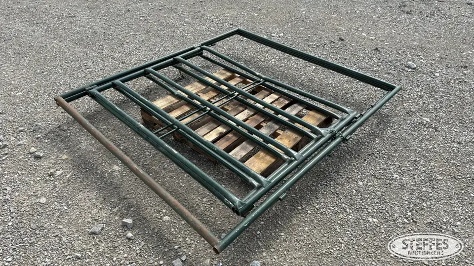 (2) Livestock panels w/gate Livestock Equipment-Other