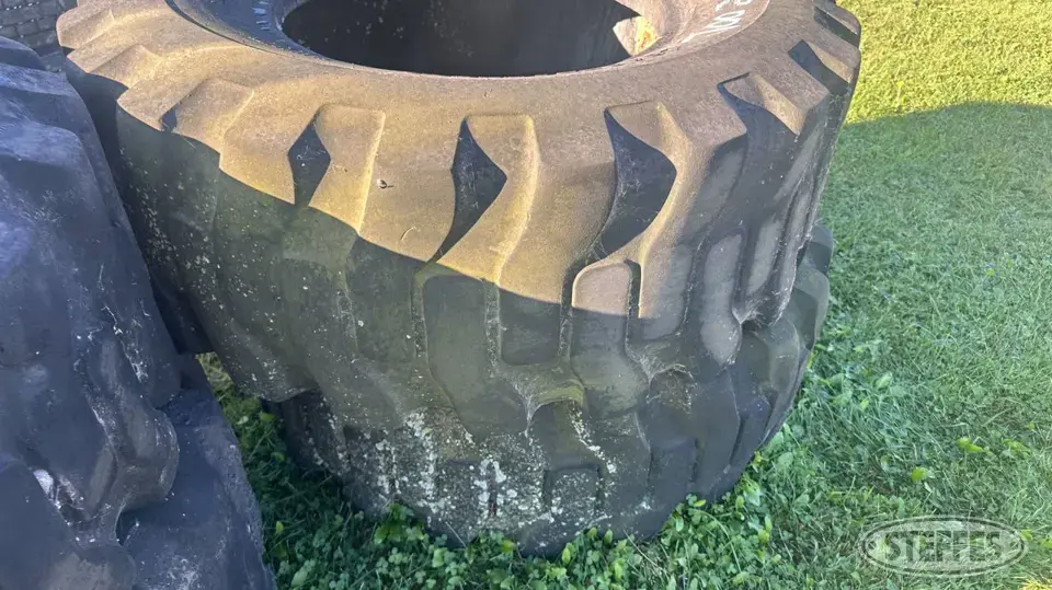 (4) Armstrong 17.5-25 tires Construction Equipment Tire