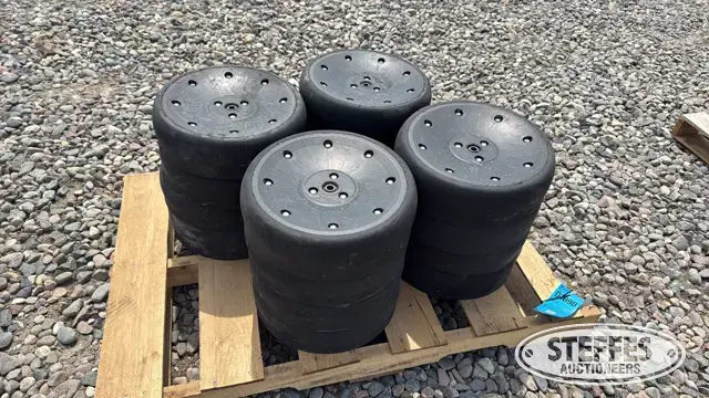 (16) John Deere planter gauge wheels