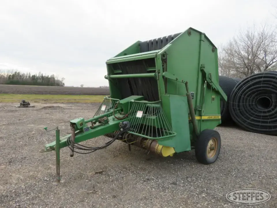 John Deere 510 Round Baler