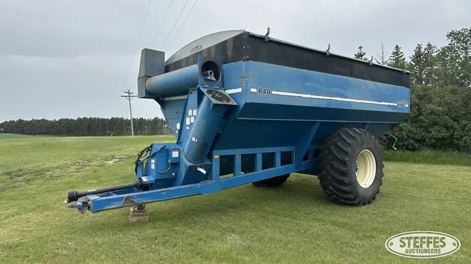 Kinze 840 Grain Cart