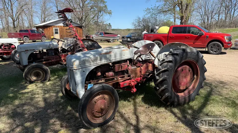 1940 Ford 9N Collectible Show Tractors-Stationary Engine