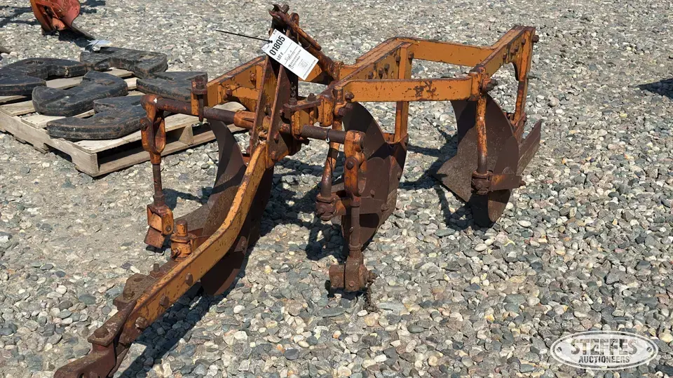 Allis-Chalmers 2-bottom plow