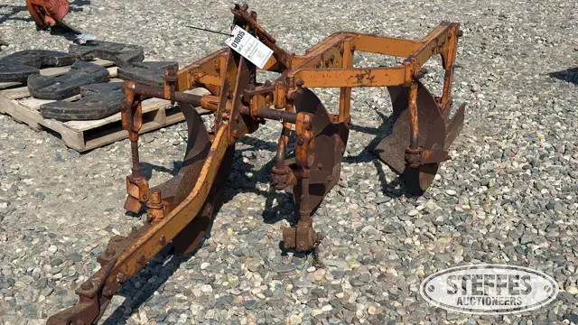Allis Chalmers 2-bottom plow
