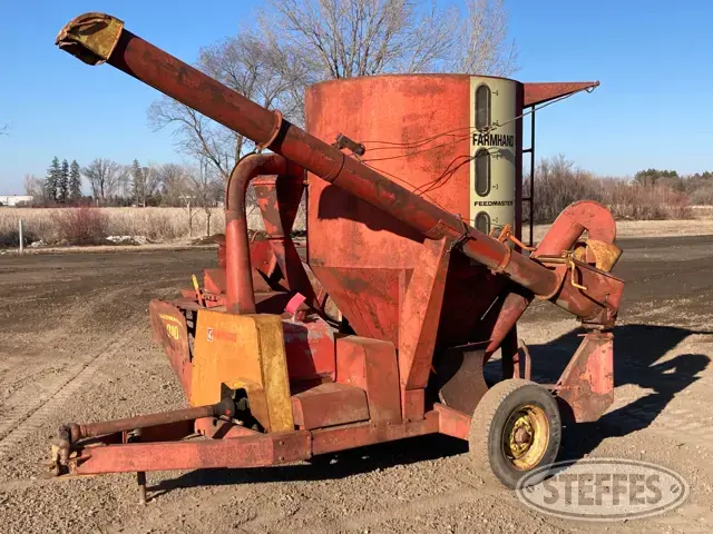 Farmhand Feedmaster 810
