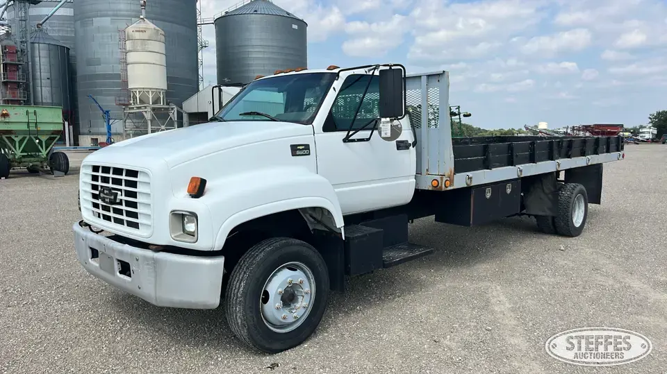 2000 Chevrolet C6500 Flatbed Truck