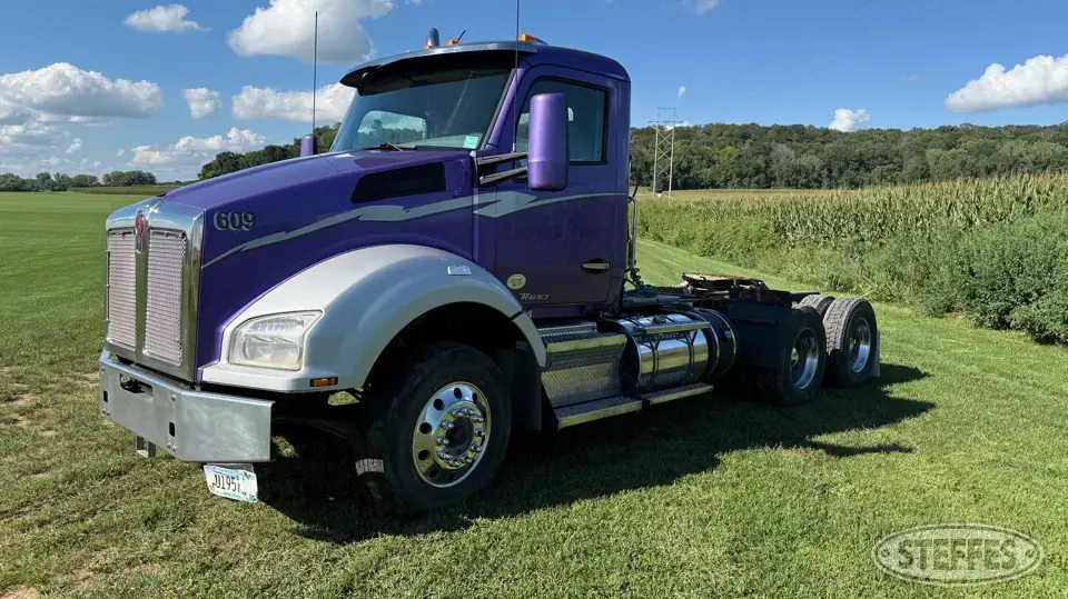 2016 Kenworth T880 Conventional Truck without Sleeper