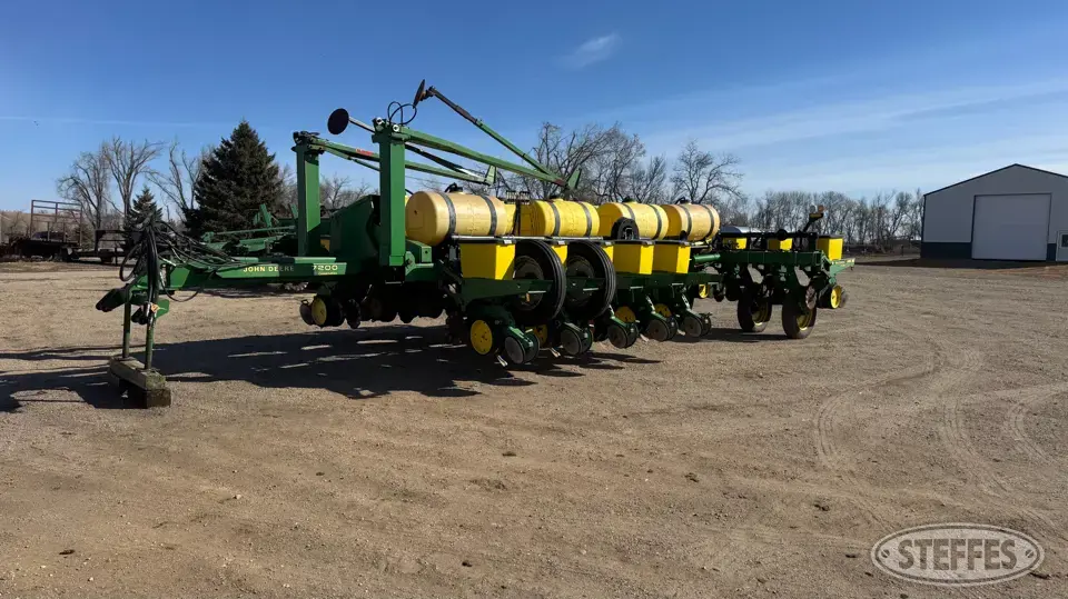 John Deere 7200 12 or More Row Planter
