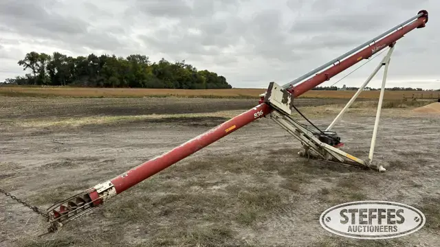 Buhler/Farm King 835